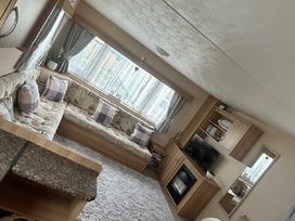 Happy Days Caravan Park - Holiday Accommodation 22034 - North Wales - 1188406 - thumbnail photo 3