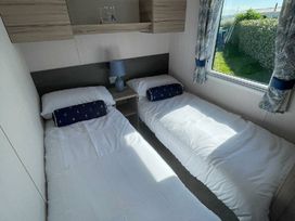 Trecco Bay - Holiday Accommodation 22035 - Somerset & Wiltshire - 1188407 - thumbnail photo 5