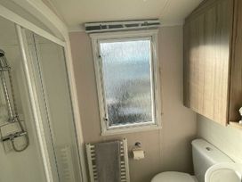Trecco Bay - Holiday Accommodation 22035 - Somerset & Wiltshire - 1188407 - thumbnail photo 6