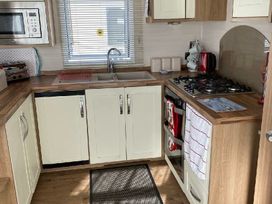 Hayling Island Holiday Park - Meadow Bay Villages - Holiday Accommodation 22059 - Hampshire - 1188424 - thumbnail photo 4