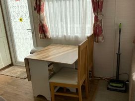 Hayling Island Holiday Park - Meadow Bay Villages - Holiday Accommodation 22059 - Hampshire - 1188424 - thumbnail photo 5