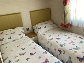 Hayling Island Holiday Park - Meadow Bay Villages - Holiday Accommodation 22059 - Hampshire - 1188424 - thumbnail photo 7