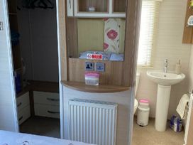 Hayling Island Holiday Park - Meadow Bay Villages - Holiday Accommodation 22059 - Hampshire - 1188424 - thumbnail photo 8