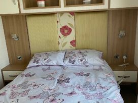 Hayling Island Holiday Park - Meadow Bay Villages - Holiday Accommodation 22059 - Hampshire - 1188424 - thumbnail photo 9