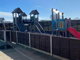 Hayling Island Holiday Park - Meadow Bay Villages - Holiday Accommodation 22059 - Hampshire - 1188424 - thumbnail photo 12