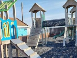 Hayling Island Holiday Park - Meadow Bay Villages - Holiday Accommodation 22059 - Hampshire - 1188424 - thumbnail photo 13