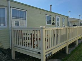 Coral Beach - Holiday Accommodation 22067 - Lincolnshire - 1188431 - thumbnail photo 8