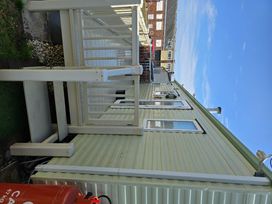 Coral Beach - Holiday Accommodation 22067 - Lincolnshire - 1188431 - thumbnail photo 10