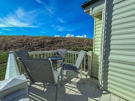 Naze Marine Holiday Park - Holiday Accommodation 22074 - Suffolk & Essex - 1188437 - thumbnail photo 2