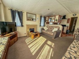 Naze Marine Holiday Park - Holiday Accommodation 22074 - Suffolk & Essex - 1188437 - thumbnail photo 3