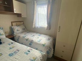 Naze Marine Holiday Park - Holiday Accommodation 22074 - Suffolk & Essex - 1188437 - thumbnail photo 7