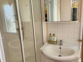 Sealands Caravan Park - Holiday Accommodation 22075 - Lincolnshire - 1188438 - thumbnail photo 11