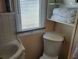 Sealands Caravan Park - Holiday Accommodation 22075 - Lincolnshire - 1188438 - thumbnail photo 12