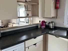 Seashore Holiday Park - Holiday Accommodation 22076 - Norfolk - 1188439 - thumbnail photo 7
