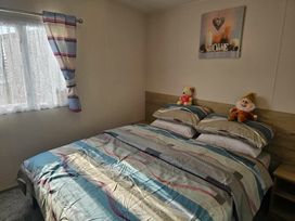 Trecco Bay - Holiday Accommodation 22077 - Somerset & Wiltshire - 1188440 - thumbnail photo 4