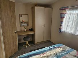 Trecco Bay - Holiday Accommodation 22077 - Somerset & Wiltshire - 1188440 - thumbnail photo 5