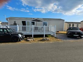 Trecco Bay - Holiday Accommodation 22077 - Somerset & Wiltshire - 1188440 - thumbnail photo 10