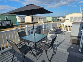 Trecco Bay - Holiday Accommodation 22077 - Somerset & Wiltshire - 1188440 - thumbnail photo 12