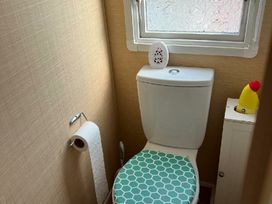 Small Grove Caravan Park - Holiday Accommodation 22082 - Lincolnshire - 1188443 - thumbnail photo 3