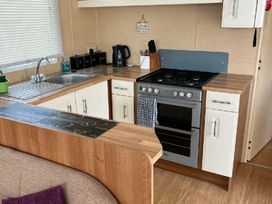 Small Grove Caravan Park - Holiday Accommodation 22082 - Lincolnshire - 1188443 - thumbnail photo 4