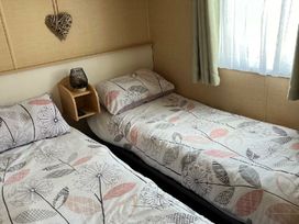 Small Grove Caravan Park - Holiday Accommodation 22082 - Lincolnshire - 1188443 - thumbnail photo 6