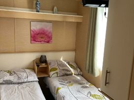 Small Grove Caravan Park - Holiday Accommodation 22082 - Lincolnshire - 1188443 - thumbnail photo 8