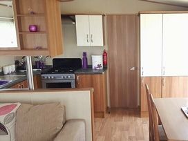 Kingfisher Caravan Park - Holiday Accommodation 221 - Lincolnshire - 1188453 - thumbnail photo 6