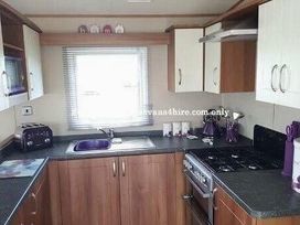 Kingfisher Caravan Park - Holiday Accommodation 221 - Lincolnshire - 1188453 - thumbnail photo 7
