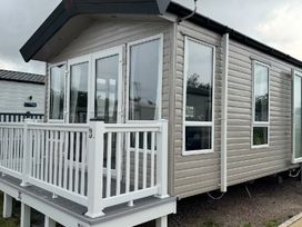 Seal Bay Resort - Holiday Accommodation 22100 - Hampshire - 1188454 - thumbnail photo 1
