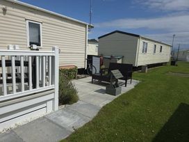 Lido Beach Holiday Park - Holiday Accommodation 22107 - North Wales - 1188460 - thumbnail photo 2