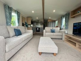 Trecco Bay - Holiday Accommodation 22112 - Somerset & Wiltshire - 1188463 - thumbnail photo 2