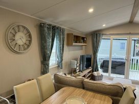 Trecco Bay - Holiday Accommodation 22112 - Somerset & Wiltshire - 1188463 - thumbnail photo 4