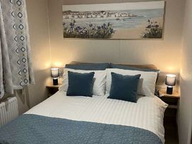 Trecco Bay - Holiday Accommodation 22112 - Somerset & Wiltshire - 1188463 - thumbnail photo 5