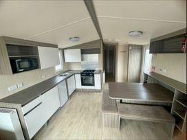 Golden Palm Resort - Holiday Accommodation 22115 - Lincolnshire - 1188466 - thumbnail photo 2