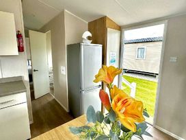 Pentire Costal Holiday Park - Holiday Accommodation 22118 - Cornwall - 1188469 - thumbnail photo 2