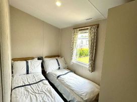 Pentire Costal Holiday Park - Holiday Accommodation 22118 - Cornwall - 1188469 - thumbnail photo 6