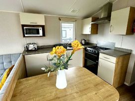 Pentire Costal Holiday Park - Holiday Accommodation 22118 - Cornwall - 1188469 - thumbnail photo 7
