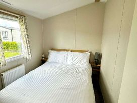 Pentire Costal Holiday Park - Holiday Accommodation 22118 - Cornwall - 1188469 - thumbnail photo 8
