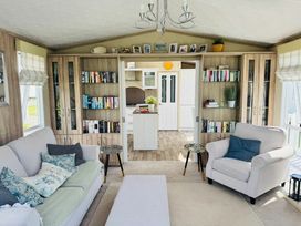 Church Farm Holiday Village - Holiday Accommodation 22123 - Hampshire - 1188473 - thumbnail photo 8