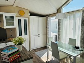 Church Farm Holiday Village - Holiday Accommodation 22123 - Hampshire - 1188473 - thumbnail photo 12