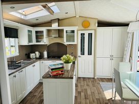 Church Farm Holiday Village - Holiday Accommodation 22123 - Hampshire - 1188473 - thumbnail photo 14