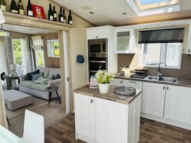 Church Farm Holiday Village - Holiday Accommodation 22123 - Hampshire - 1188473 - thumbnail photo 16