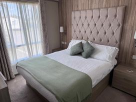 Church Farm Holiday Village - Holiday Accommodation 22123 - Hampshire - 1188473 - thumbnail photo 17