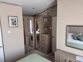 Church Farm Holiday Village - Holiday Accommodation 22123 - Hampshire - 1188473 - thumbnail photo 18