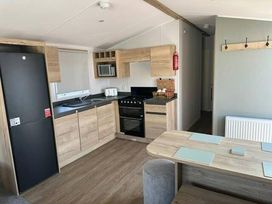 Trecco Bay - Holiday Accommodation 22136 - Somerset & Wiltshire - 1188486 - thumbnail photo 4