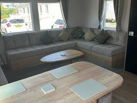 Trecco Bay - Holiday Accommodation 22136 - Somerset & Wiltshire - 1188486 - thumbnail photo 5