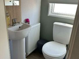 Trecco Bay - Holiday Accommodation 22136 - Somerset & Wiltshire - 1188486 - thumbnail photo 10