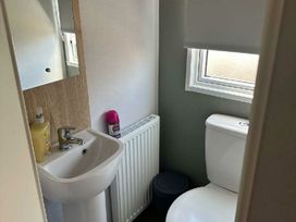 Trecco Bay - Holiday Accommodation 22136 - Somerset & Wiltshire - 1188486 - thumbnail photo 11
