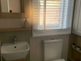 Wild Duck Holiday Park - Holiday Accommodation 22146 - Norfolk - 1188495 - thumbnail photo 11