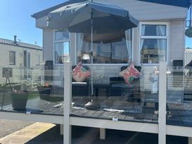Happy Days Caravan Park - Holiday Accommodation 22157 - North Wales - 1188505 - thumbnail photo 6